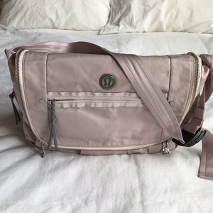 Lululemon Messenger Bag in Pale Pink